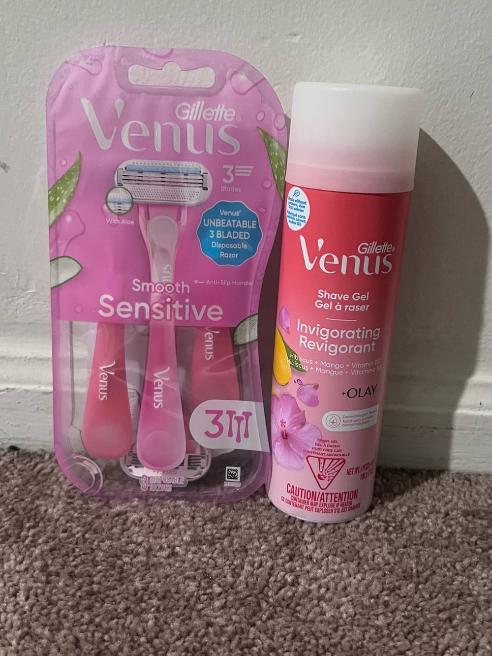 Gillette Venus Pink Sensitive Razors & Pink Invigorating Shave Gel